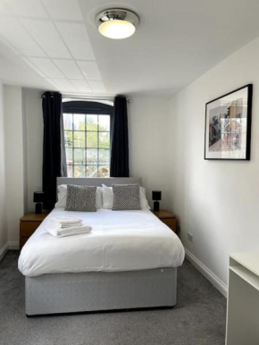 2 The Courtyard - Apartment for Business, Leisure or Relocation